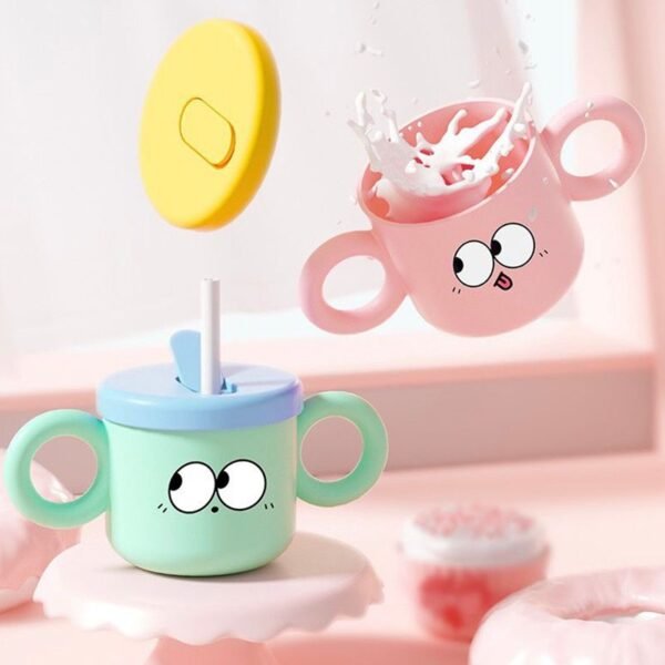 Bonita taza infantil con tapa y pajita de dos solapas de 250 ml