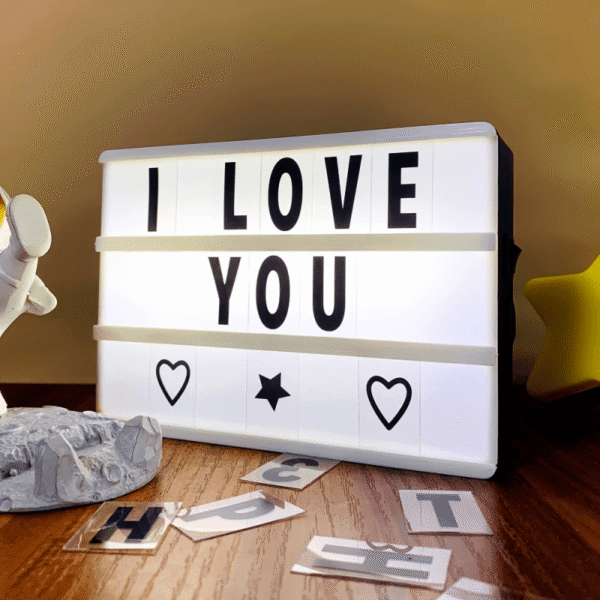 Letrero de cine con caja de luz LED de 96 letras, números e iconos