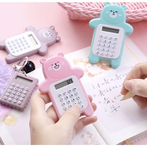 Mini calculadora colorida con llavero, adorable osito de peluche