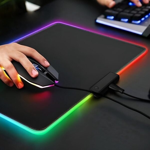 Alfombrilla de ratón para juegos con borde iluminado por LED RGB de 7 colores: 35,7 cm x 25,5 cm