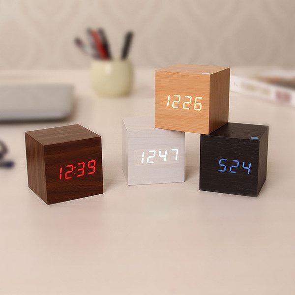 Reloj de mesa cuadrado de madera con LED digital y despertador